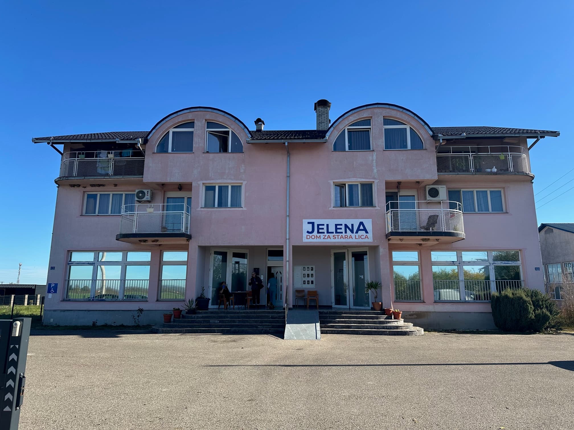 Dom Jelena - Briga o starijim osobama